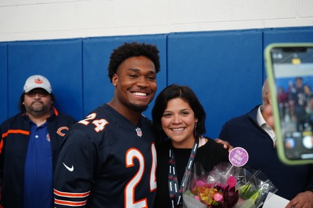 Bears player Khalil Herbert and Harriet Gifford Elementary teacher Rosie Torres 