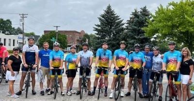 Tek Pak, Inc. Vice President of Research and Development, Scott Carter (second from left), joined the War on Wheels (WOW) Cycle Team for a recent ride in St. Charles. 